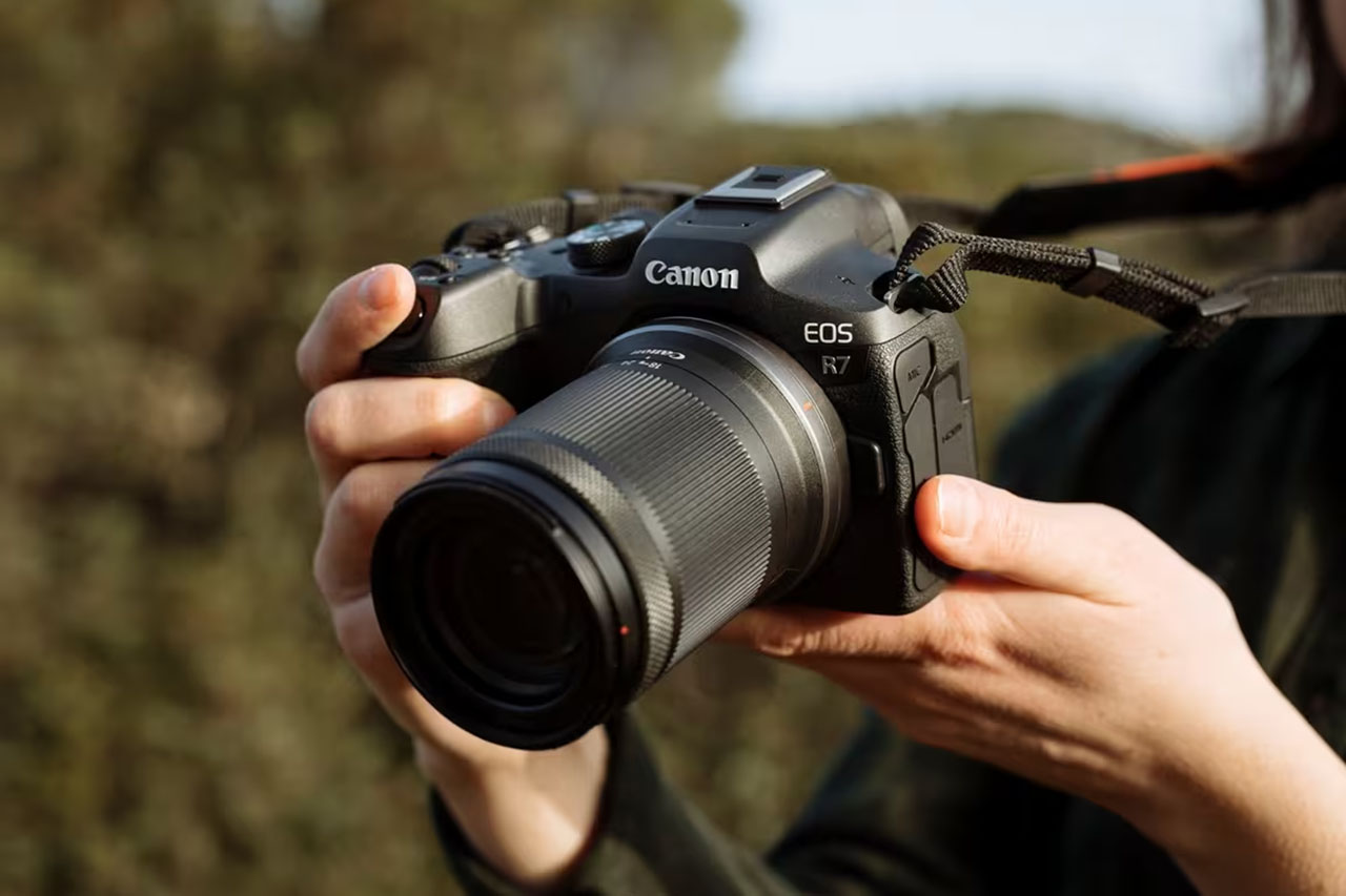 Canon EOS R7 Mark II Rumored with 40MP Stacked Sensor