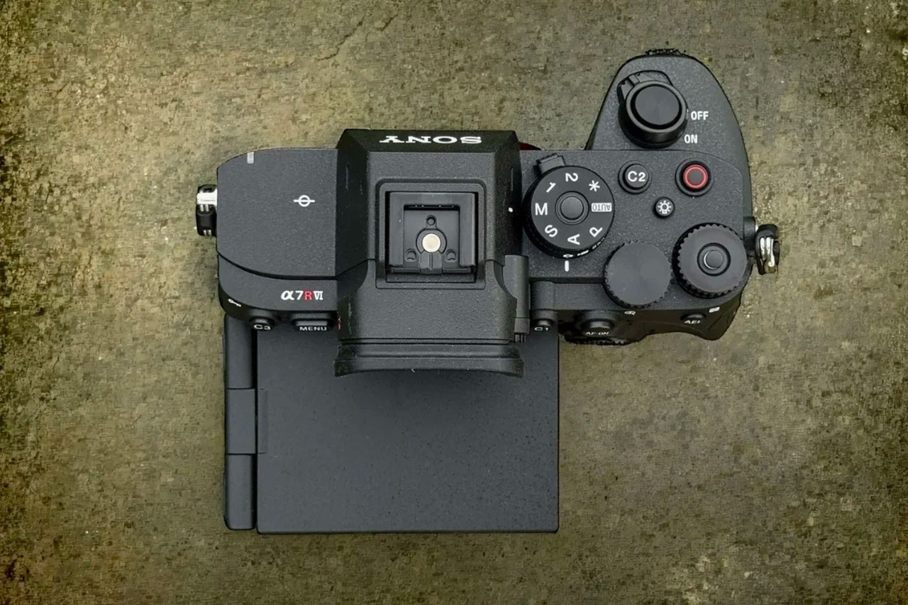 Sony A7R VI High‑Resolution Body Leaks in First Clear Images